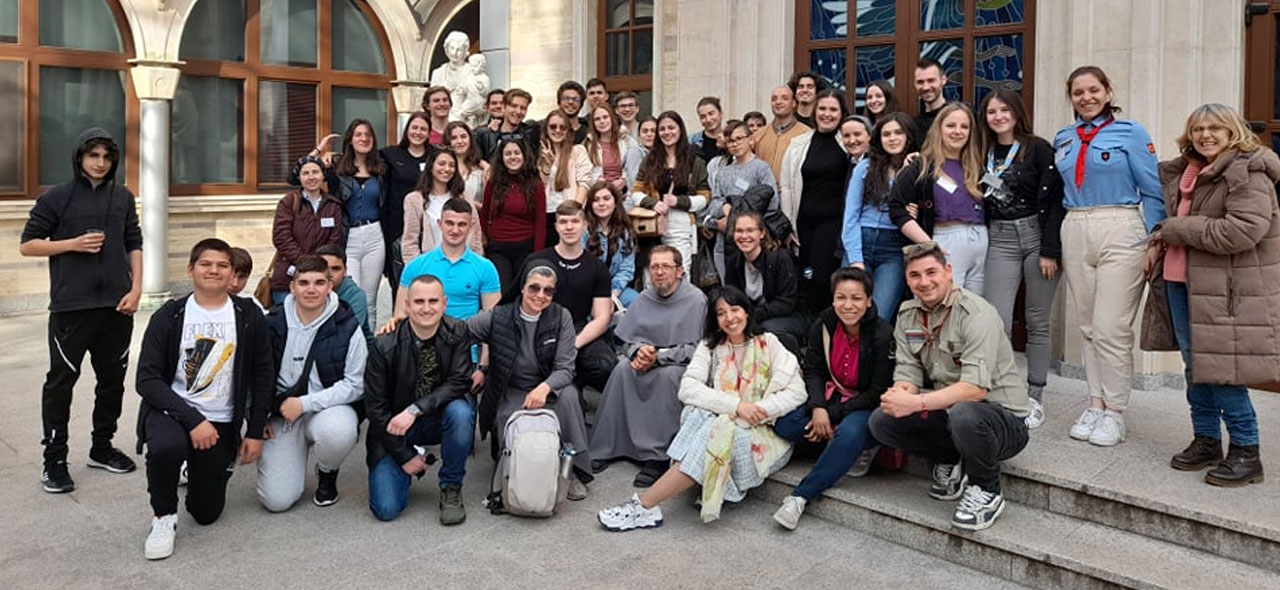 POUR UNE ÉGLISE SYNODALE