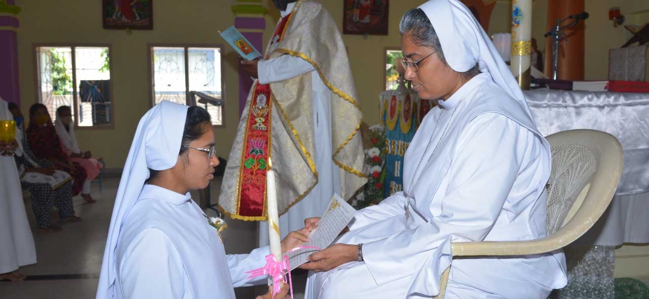 "POUR MOI, VIVRE EST CHRIST" - Sœur Vani Boddu pour toujours FMSC