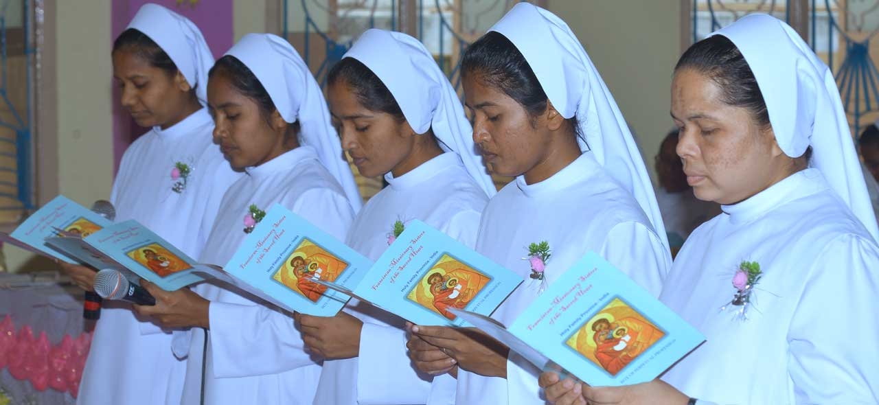 Consagradas a Dios para siempre... como Religiosas Franciscanas Misioneras del Sagrado Corazón...
