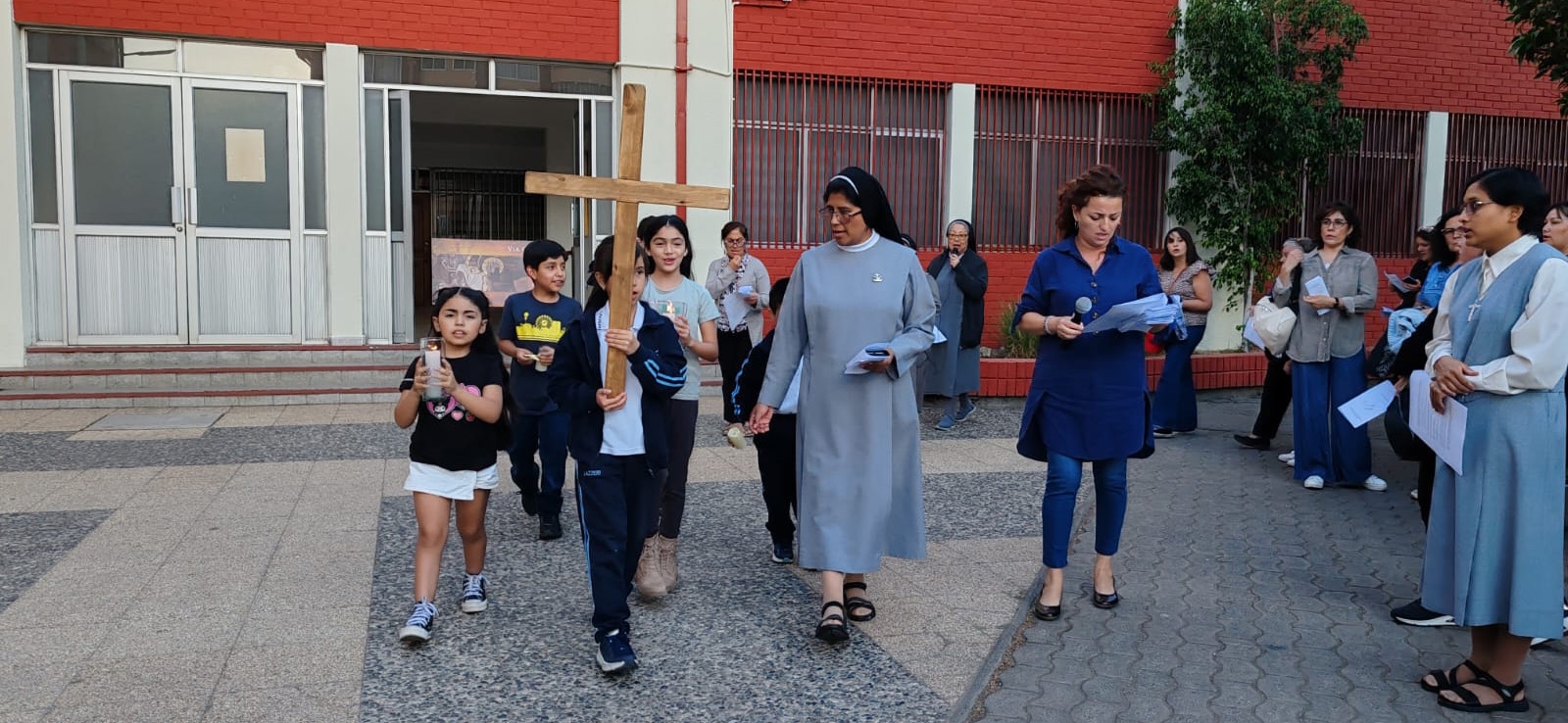 Cile - Via Crucis per la Pace/ Scuola Madre Cecilia Lazzeri